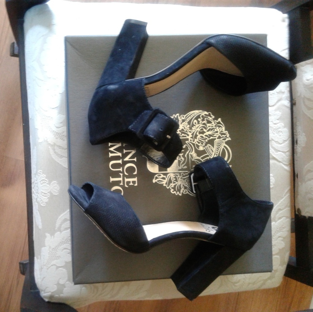 VINCE CAMUTO - Picture 3 of 6
